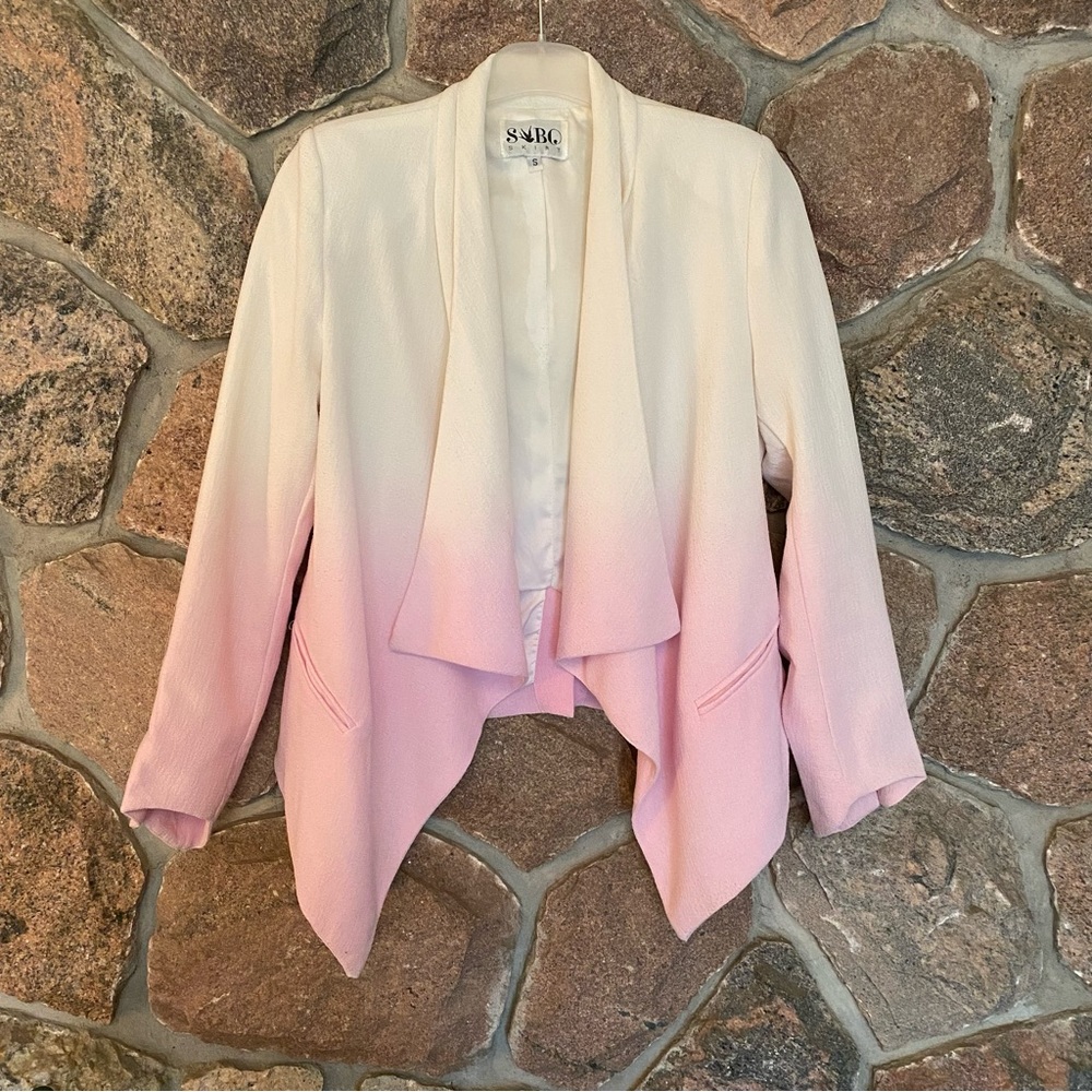 🌸Pretty ombré pastel pink and white waterfall blazer with padded shoulders.
